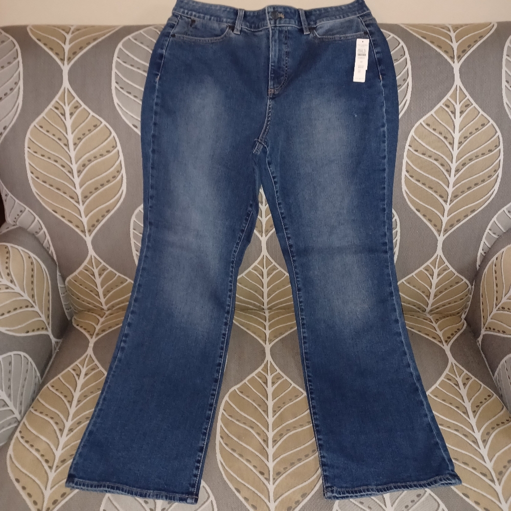 ❤️🔥NEW Talbots Women's 12 Curvy Bootcut Denim Blue Jeans NWTS with Tiny flaw - Picture 2 of 13